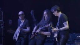 Ex-Megadeth-kitaristi jakoi kulissien takaista videokuvaa kitaravirtuoosien Helsingin-vierailusta