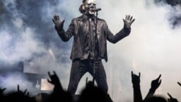 Onko rock tosiaankin kuollut? Ghost-nokkamies on ikuisuusaiheesta eri mieltä Gene Simmonsin kanssa