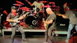 Tom Morello esitti keikallaan Rushia – lavalle nousi varsin ilahduttava vieras