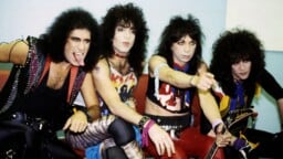 ”Jotkut jutut olivat aika kamalia” – Paul Stanley muistelee kriittisenä Kissin maskitonta aikaa