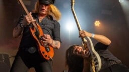 Livearvio: The Hellacopters vain paranee vanhetessaan – Korkeaoktaaninen skandirock sai yleisön hurmokseen