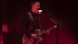 Livearvio: Queens of the Stone Age palkitsi suomalaisfanien pitkän odotuksen eikä jättänyt ketään kylmäksi
