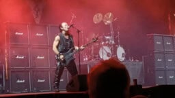 Venom omisti Ozzylle osuuden Hellsinki Metal Festival -keikallaan – näin äärimetallipioneerilta irtosivat Black Sabbath -klassikot
