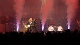 Mötley Crüe -laulaja Vince Neil palasi lavalle miltei vuoden tauon jälkeen – kuinka sujui laulu?