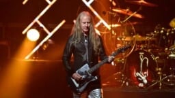 Aina ei mene putkeen – Jerry Cantrell kertoo Alice in Chainsin vastoinkäymisten täyttämästä vuodesta