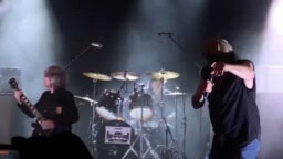 Miten Simon Wrightilta sujuvat nykyään AC/DC-hommat? Rumpali nousi lavalle coverbändin kanssa