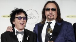 Peter Criss julkaisi koskettavan muistokirjoituksen Ace Frehleylle – ”Rakastan sinua, veljeni”