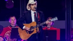 Countryn supertähti Brad Paisley ensimmäistä kertaa Suomeen