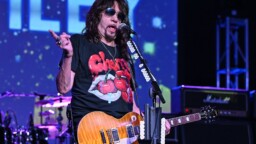 Ace Frehley ei voi hyvin – entinen Kiss-kitaristi perui äkisti loppuvuoden keikkansa