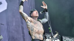 ”Tein pornoalalla enemmän rahaa kolmessa vuodessa kuin Biohazardissa parissa vuosikymmenessä”,  sanoo Evan Seinfeld