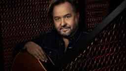 Heikki Hela julkaisi uuden singlen ja muistelee Heikki Silvennoista: ”Ystävää ja kollegaa on ollut kova ikävä”