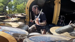 Jay Weinberg esittelee nykyistä soittokuntoaan – tähän malliin rummut paukkuivat festareilla elokuussa