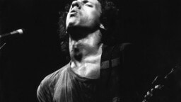 Mitä jos Dire Straitsin Mark Knopfler olisikin soittanut ikonisen Pink Floyd -soolon? Tässäpä varsin oiva näkemys aiheesta