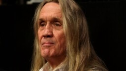 Mikä on Nicko McBrainin nykyasema Iron Maidenissa? Rumpali selventää asiaa ja kertoo, voisiko soittaa bändin uudella levyllä