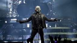 Tobias Forge uskoo muidenkin artistien ottavan käyttöön Ghostin keikoilta tutun puhelinkiellon