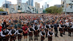 Maailmalla tehtiin uusi ennätys säkkipillien soittamisessa – Kappaleena tietysti AC/DC:n klassikko