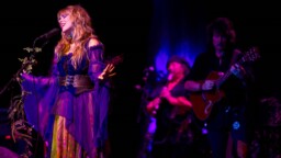 ”Emme ole koskaan aiemmin soittaneet tätä – emmekä tule koskaan enää soittamaan” – Blackmore’s Night yllätti fanit keikalla Deep Purple -klassikolla