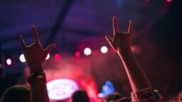 Jenkkiyhtyeen soittajat hylkäsivät bändin perustajajäsenen huoltoasemalle ja lopettivat hommat kesken rundin