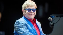 Elton John kunnioitti edesmennyttä Brian Wilsonia yhdellä kaikkien aikojen pop-helmistä