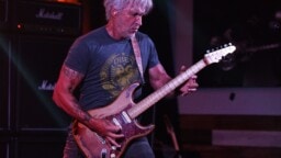 Dokken-kitaristi ei niin Ace Frehleyn soitosta perustanut – ”Tuntuu pahalta sanoa näin hänen kuoltuaan”