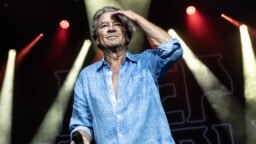 Deep Purplen Ian Gillan on menettämässä näkönsä – ”Vanhaksi tuleminen on ratkiriemukasta”