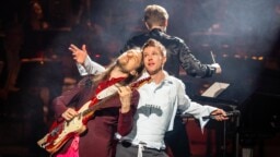 Kitaravelho Timo Kämäräinen puhuu Alexi Laihosta ja Ace Frehleystä: ”Aloin treenata jo hotellilla yhtä Alexin sooloa”