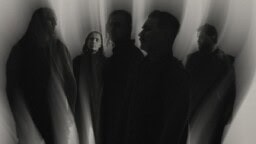 ”Kun neliönmuotoinen palikka pitäisi työntää kolmionmuotoisesta reiästä, siinä on jonkin verran tekemistä” – haastattelussa Lorna Shore