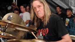 ”Pakko myöntää, että se otti vähän kaaliin” – Nicko McBrainin eläköityminen Iron Maidenin rumpujakkaralta ei sujunut ongelmitta