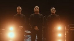 Nyt on sillä tavalla, että itse Perkele saapuu Ruotsista Suomeen esiintymään