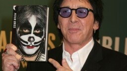 Vieläkö on alkuperäinen Kiss-rumpali voimissaan? Tarkastetaanpa asia Peter Crissin tuoreelta soolosingleltä