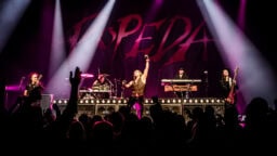 Suomirockin ikonit Turussa – kuvat Popedan ja Pelle Miljoonan keikalta