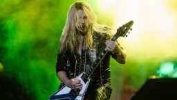 ”Liityin bändiin sen jäähyväiskiertueelle ja tässä sitä ollaan 15 vuotta myöhemmin”, hämmästelee kitaristi Richie Faulkner