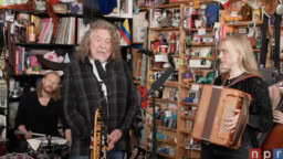 Robert Plant esiintyi sangen intiimeissä olosuhteissa – kajautti ilmoille Led Zeppelininkin levyttämän biisin