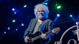 Toton kitaristilegenda on kypsä poskeiluun yhtyeen nykykokoonpanosta – ”Saan siitä paljon paskaa niskaan”