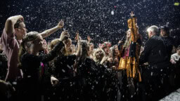 Tämä tähti osaa tehdä klubikeikasta areenakeikan ja areenakeikasta klubikeikan – raportti Ellinoora 4ever -konsertista