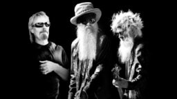 Legendaarinen ZZ Top tulee Suomeen – ”Voitte olla varmoja, että laitamme volyymit kaakkoon ja rokkaamme täysillä”