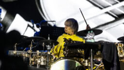 ”Olen edelleen hyvin hämmentynyt” – Rocklegendan rumpupallilta tiputettu Zak Starkey ei vieläkään täysin käsitä, mitä oikein tapahtui