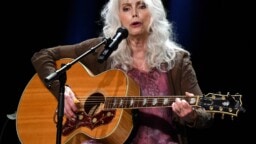 Kantrilegenda Emmylou Harris saapuu viimeistä kertaa Suomeen