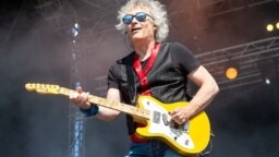 101 biisiä ja 11 vinyylilevyä – Eppu Normaalin tuotannosta kasataan ensi vuonna melkoinen järkäle