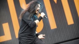 Jeff Scott Soto kommentoi Yngwie Malmsteenin julkaisua, jossa kitaravirtuoosi haukkui kaikki entiset laulajansa maan rakoon