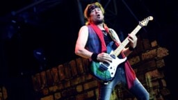 Iron Maiden -kitaristi kertoo, miksi yhtye päätti poiketa pitkistä perinteistään viimeisimmällä kiertueellaan