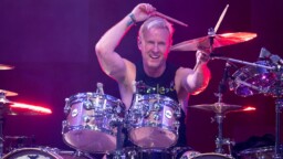 Josh Freese ei osaa vieläkään sanoa, miksi sai lähtöpassit Foo Fightersista – ”Minulla on pari teoriaa”