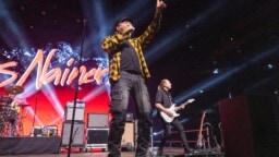 Livearvio: Kolmas Nainen ja Leavings-orkesteri tarjosivat Tampereella vaikuttavan kavalkadin koko kansan hittejä