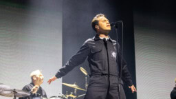 Kappale rakkaudesta, joka piiloutuu muttei katoa – Kuumaan uusi single tarjoaa haikeita stadionpop-tunnelmia