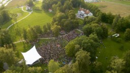 Puistokeikkoja Elämäni Biisistä Apocalypticaan – Laukon Kesän ohjelmisto julki