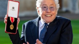 Se on sitten Sir Roger tästä lähtien – The Who -laulaja lyötiin ritariksi