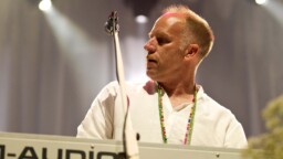 Faith No Moren, GNR:n ja Metallican yhteisrundilla vuonna 1992 taisi tapahtua paljon arveluttavia asioita – Roddy Bottum muistelee kiertuetta