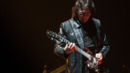 Kauan eläköön Tony Iommi – Black Sabbath -legendan elämäntyötä juhlistetaan dokkarisarjalla, katso avausosa