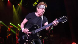 Amerikkalainen kitaralegenda Puistobluesin pääesiintyjäksi – Tunnettu hiteistä Bad to the Bone ja I Drink Alone