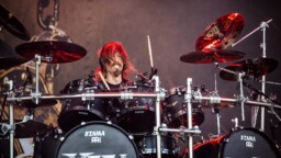 Millainen bändijohtaja Dave Mustaine oikeastaan on? Hyvin suorasanainen, kuvailee rumpali Dirk Verbeuren